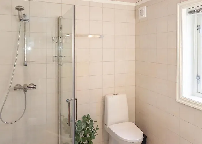 6 Bedroom Beautiful In 펜션 *
