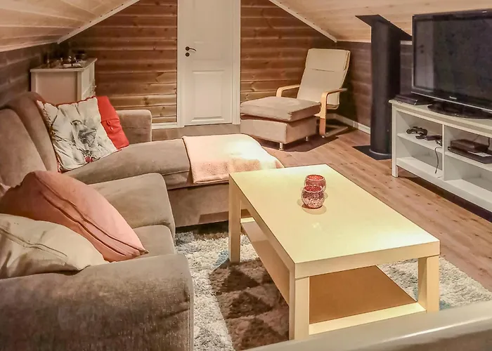 6 Bedroom Beautiful In Casa de Férias