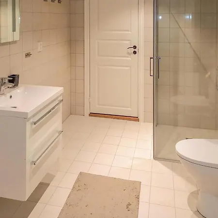 Dom wakacyjny 6 Bedroom Beautiful In