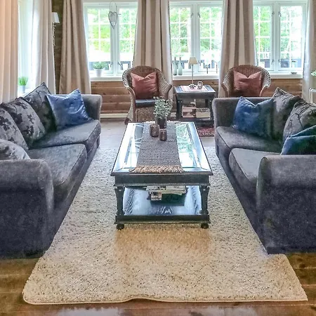 6 Bedroom Beautiful In