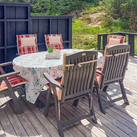 6 Bedroom Beautiful In Dom wakacyjny